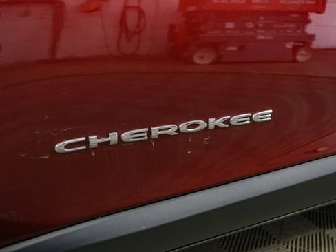 Used 2019 Jeep Cherokee Latitude w/ Cold Weather Group image 7