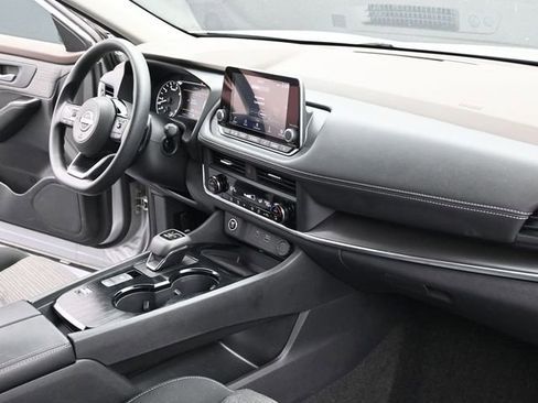 Used 2023 Nissan Rogue SV image 35