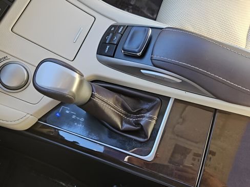 Used 2017 Lexus ES 350 w/ Luxury Package image 23