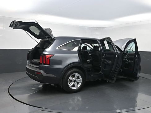 Used 2022 Kia Sorento LX FWD image 37