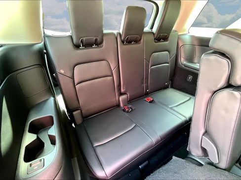 Used 2025 Nissan Pathfinder SL FWD image 28