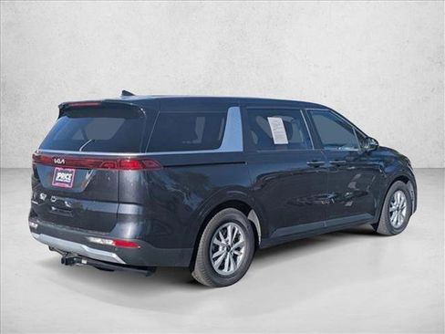 Used 2024 Kia Carnival LX image 5