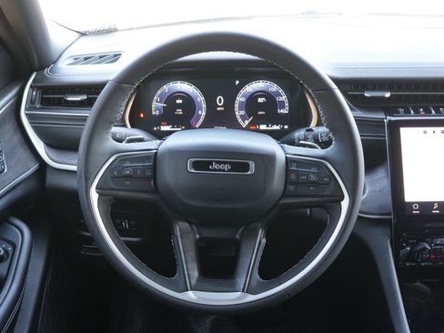 Used 2024 Jeep Grand Cherokee Limited w/ Black Appearance Package AWD/4WD image 25