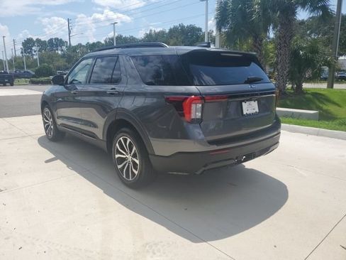 Certified 2025 Ford Explorer ST-Line AWD/4WD image 9