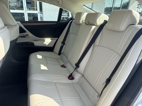 Used 2025 Lexus ES 350 Ultra Luxury FWD image 12