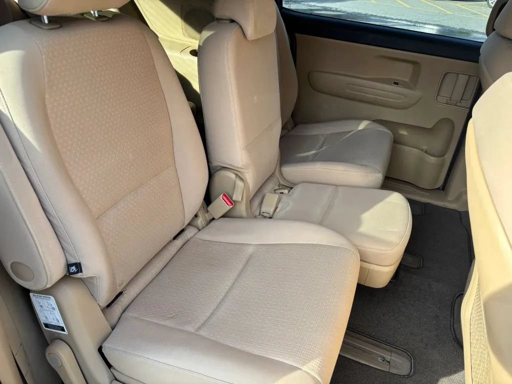 Used 2018 Kia Sedona LX FWD image 16