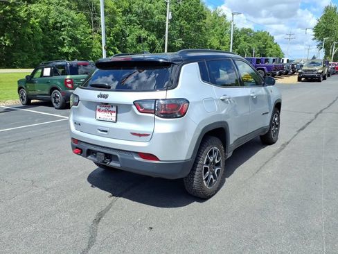 Used 2025 Jeep Compass Trailhawk w/ Trailhawk Elite Group AWD/4WD image 6