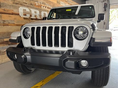 Used 2022 Jeep Wrangler Unlimited Sahara AWD/4WD image 8