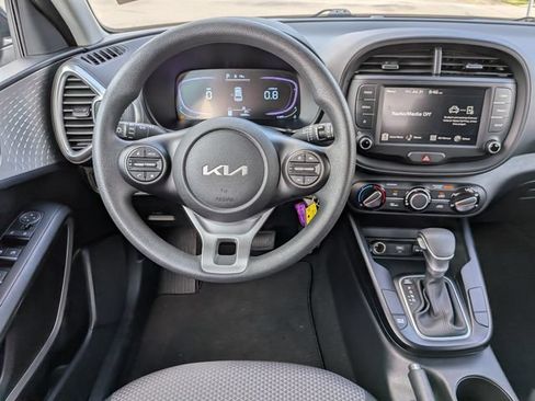Certified 2025 Kia Soul LX w/ LX Technology Package FWD image 16