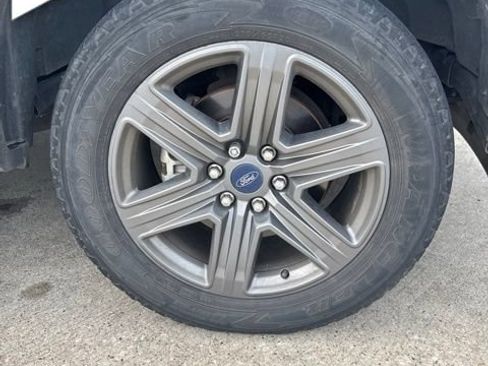 Used 2020 Ford F150 Lariat w/ Equipment Group 502A Luxury AWD/4WD image 3