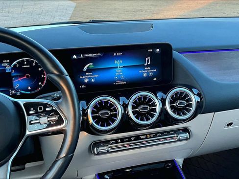 Used 2023 Mercedes-Benz GLA 250 4MATIC w/ Premium Package image 6