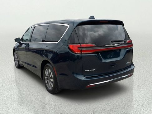 Used 2022 Chrysler Pacifica Touring-L FWD image 5