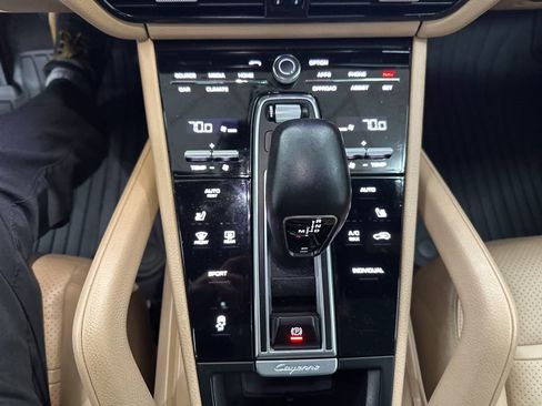 Used 2023 Porsche Cayenne image 17