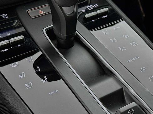 Certified 2026 Porsche Macan AWD/4WD image 21