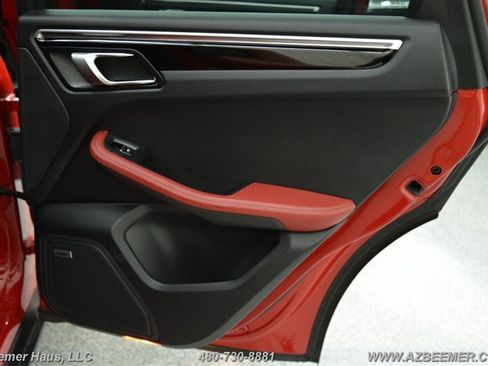 Used 2022 Porsche Macan image 37