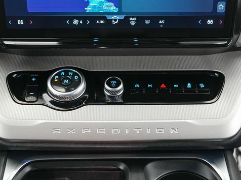 Certified 2025 Ford Expedition Active AWD/4WD image 16