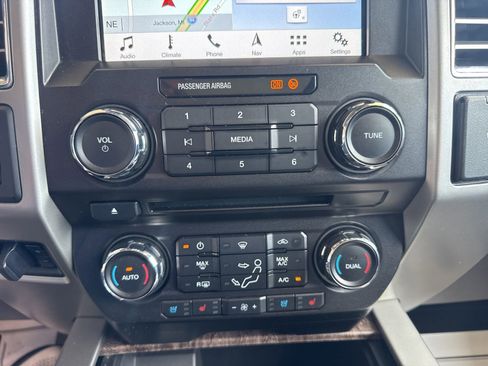 Used 2017 Ford F250 Lariat w/ Lariat Ultimate Package AWD/4WD image 37