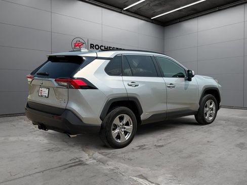 Certified 2022 Toyota RAV4 XLE w/ Carpet Mat Package (TMS) AWD/4WD image 5
