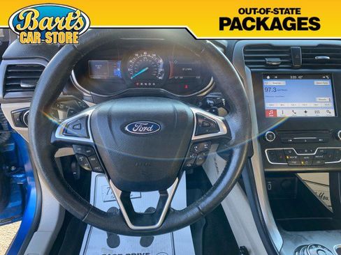Used 2017 Ford Fusion SE w/ Fusion SE Technology Package image 28