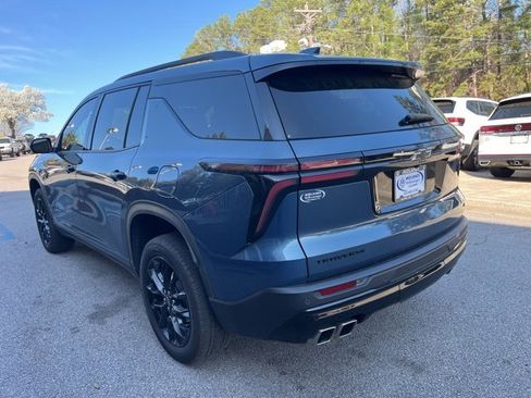 Used 2024 Chevrolet Traverse LT w/ Midnight/Sport Edition image 39