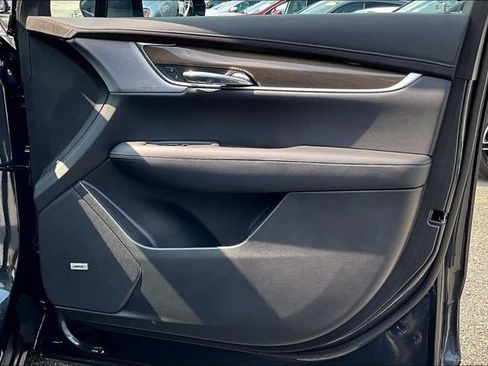 Used 2023 Cadillac XT6 Premium Luxury w/ Platinum Package AWD/4WD image 19