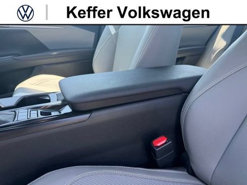 Used 2025 Toyota Camry SE FWD image 26