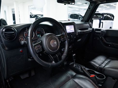 Used 2012 Jeep Wrangler Unlimited Sahara image 16