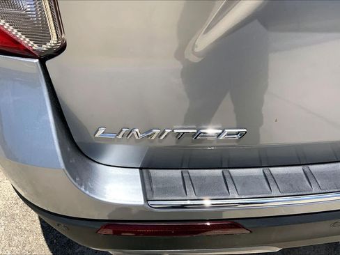 Used 2023 Ford Explorer Limited w/ Equipment Group 301A AWD/4WD image 10