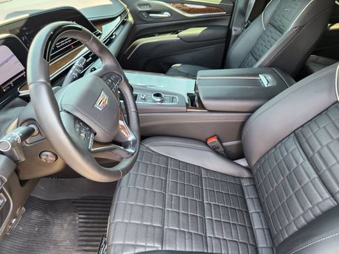 Used 2024 Cadillac Escalade Sport Platinum w/ LPO, ONYX Package AWD/4WD image 9