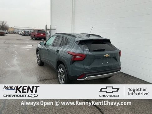 Used 2025 Chevrolet Trax LT image 28