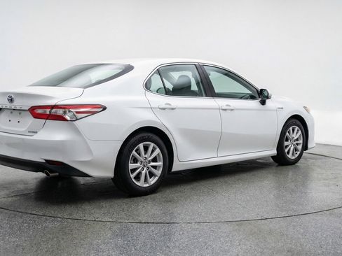 Used 2025 Toyota Camry LE image 9