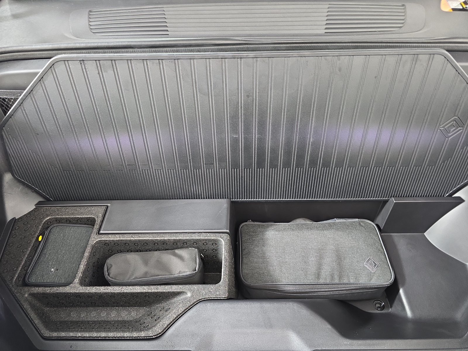 Used 2025 Rivian R1S Adventure Dual AWD/4WD image 14