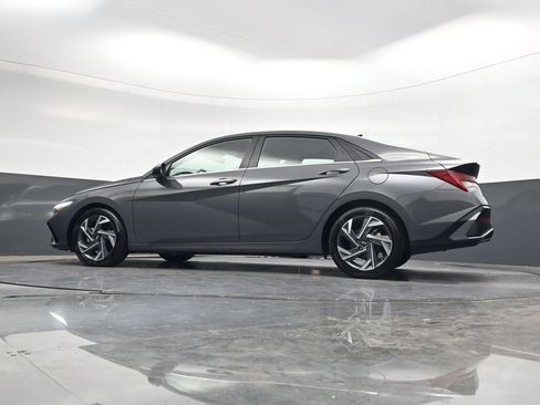 Used 2025 Hyundai Elantra Limited FWD image 35