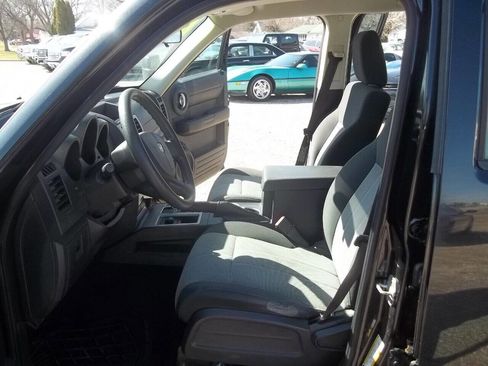 Used 2008 Dodge Nitro SXT image 7