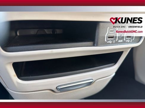 Used 2024 Chrysler Pacifica Touring-L FWD image 30