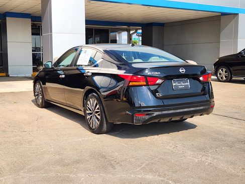 Used 2025 Nissan Altima 2.5 SV FWD image 8