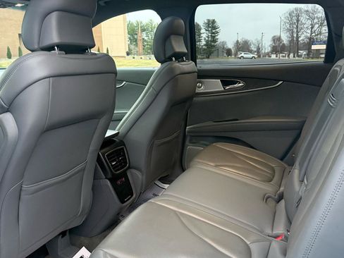 Used 2019 Lincoln Nautilus Reserve w/ Ultimate Package AWD/4WD image 12