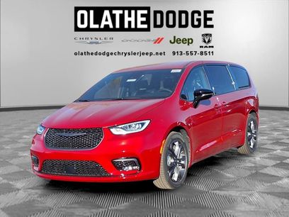 New 2026 Chrysler Pacifica Select