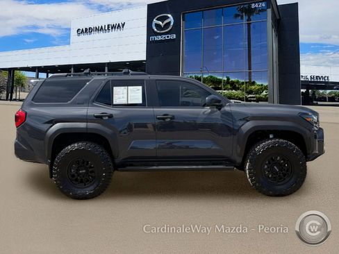 Used 2025 Toyota 4Runner SR5 AWD/4WD image 9
