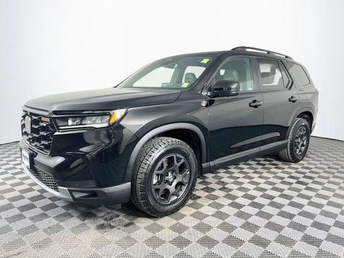 Certified 2023 Honda Pilot TrailSport image 2