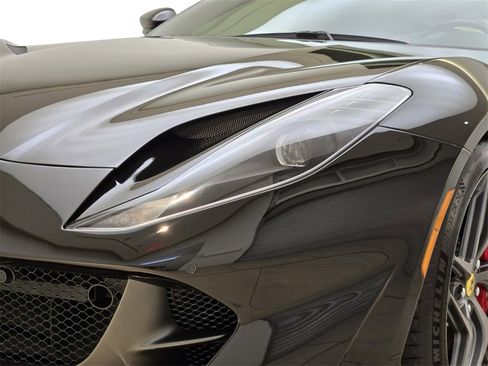 Used 2020 Ferrari 812 Superfast image 5