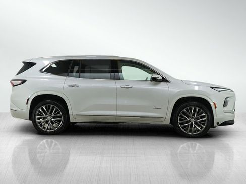 Used 2025 Buick Enclave Avenir image 6