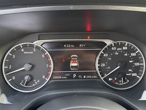 Used 2024 Nissan Rogue S image 23