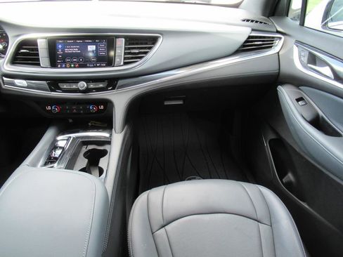 Used 2022 Buick Enclave Essence w/ Sport Touring Edition image 14