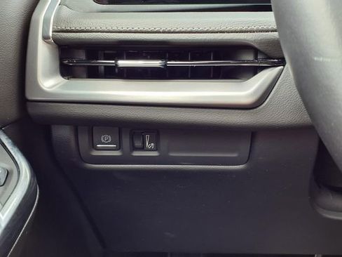 Used 2024 Cadillac XT4 Luxury w/ Cold Weather Package image 20