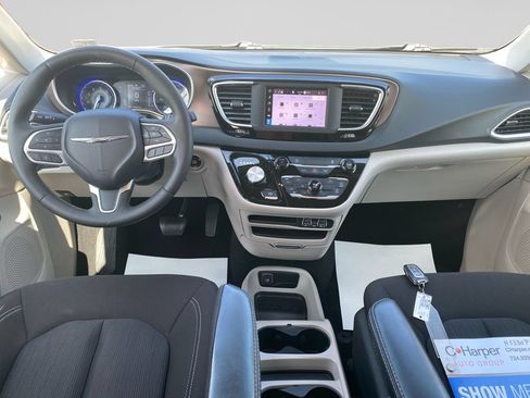 Used 2023 Chrysler Voyager LX FWD image 18