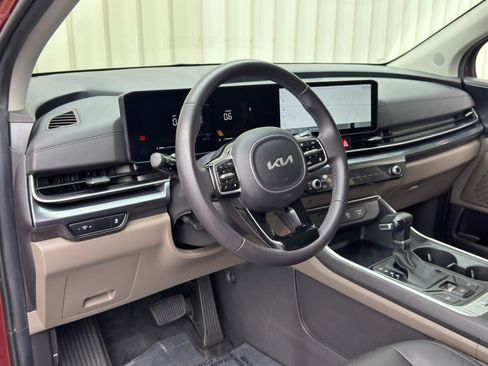 Used 2025 Kia Carnival FWD image 13