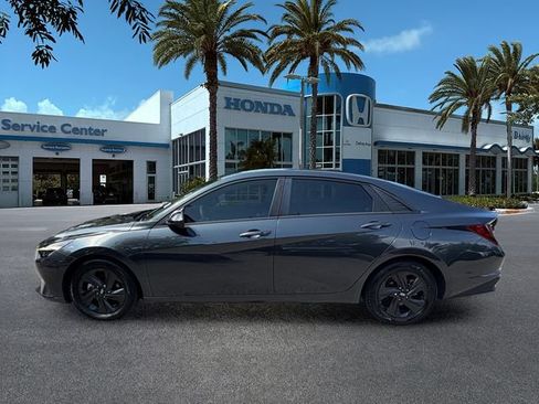 Used 2023 Hyundai Elantra SEL FWD image 5