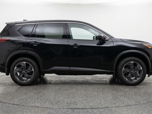 Used 2025 Nissan Rogue SV FWD image 11