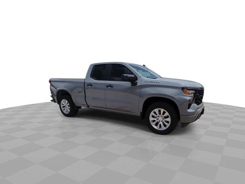 Used 2025 Chevrolet Silverado 1500 Custom RWD image 2